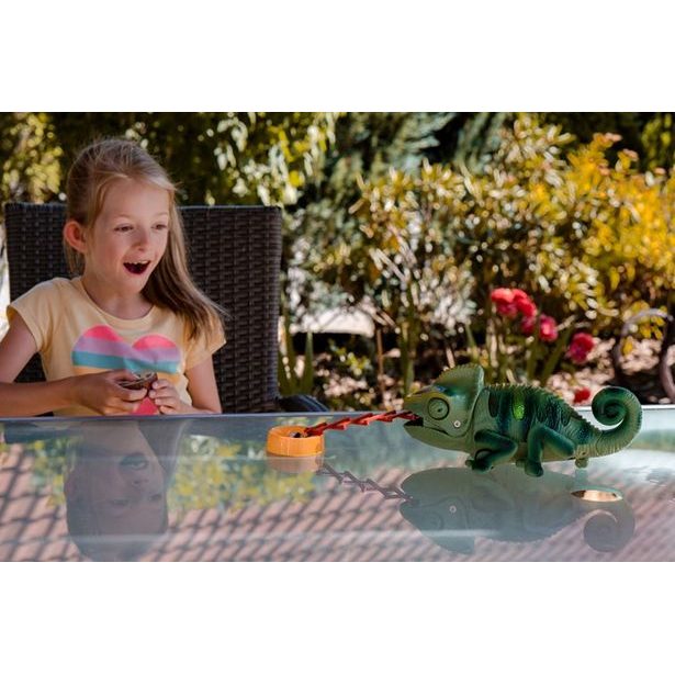 Úžasný chameleon na ovládání