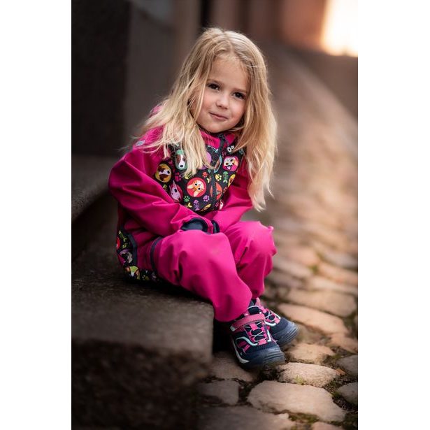 unuo Batolecí softshellové kalhoty bez zateplení Fuchsiové + reflexní obrázek Evžen (Softshell toddler trousers, no insulation, fuchsia)