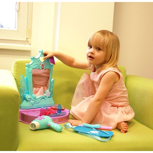 Kadeřnické zrcadlo s příslušenstvím