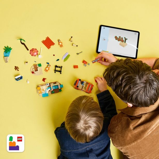 Bluey a rodinný výlet autem na pláž