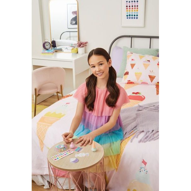 Laky na nehty se zdobením Candy