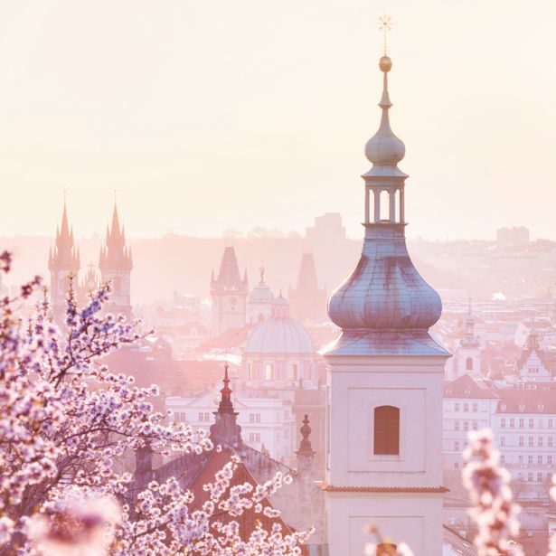 NOTIQUE Poznámkový kalendář Praha 2027, 20 x 20 cm