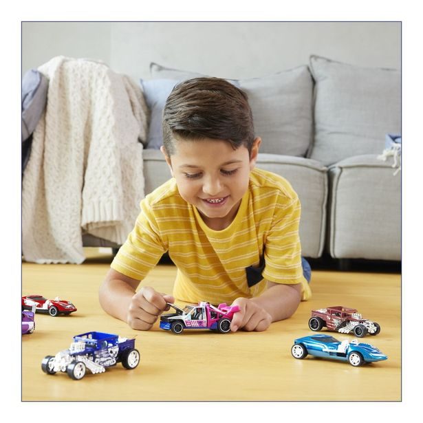 HW NATAHOVACÍ AUTO 1:43 ASST (CDU)