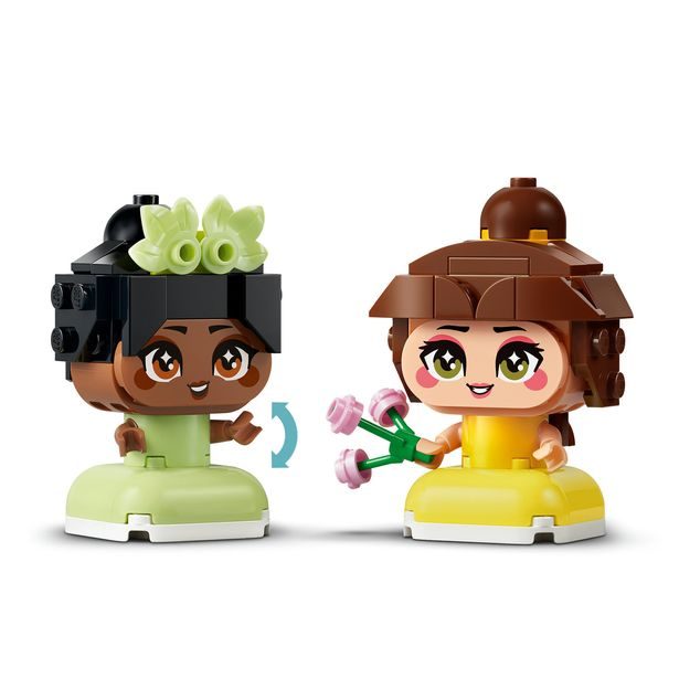 Mini Bella a Tiana s hradem