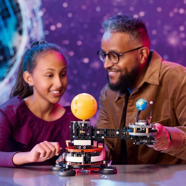 Planeta Země a Měsíc na oběžné dráze