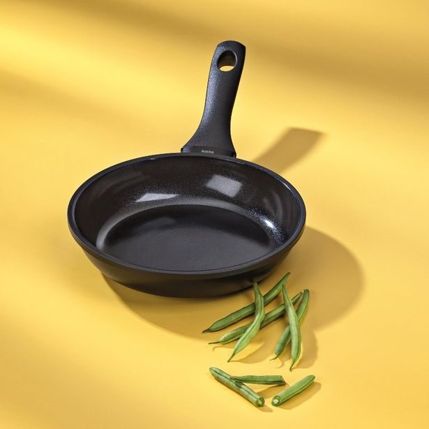 KELA Pánev na palačinky s keramickým povrchem 28 cm ATURA KL-15175