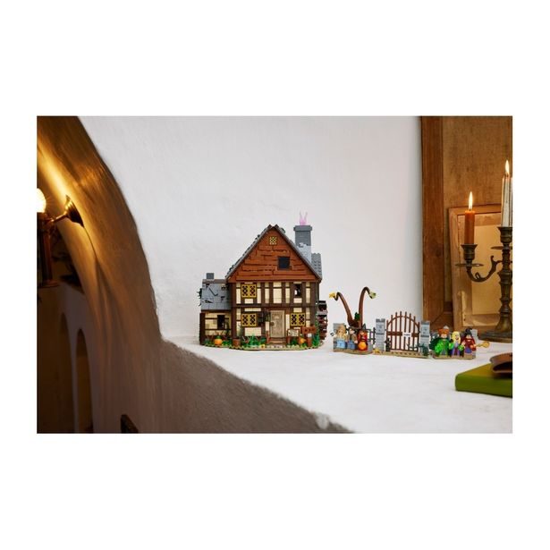 LEGO® Ideas Disney Hokus pokus: Chatka sester Sandersonových