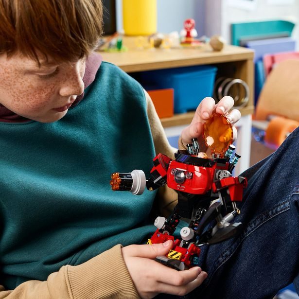 Knuckles vs. Dr. Eggman: Robotický oblek Egg Crusher