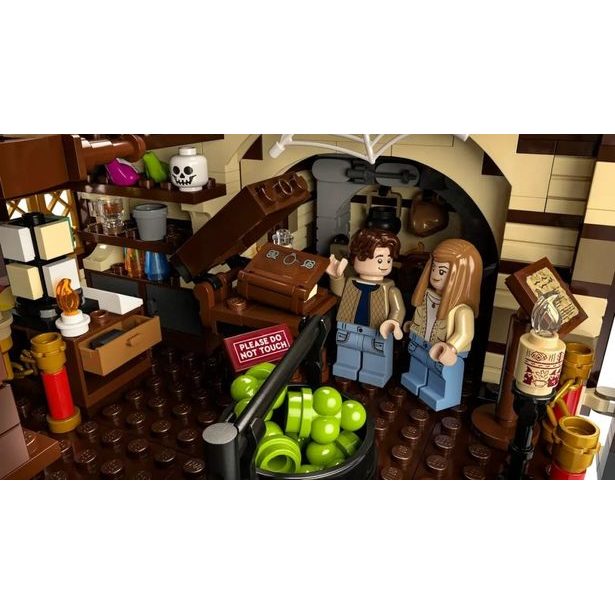 LEGO® Ideas Disney Hokus pokus: Chatka sester Sandersonových