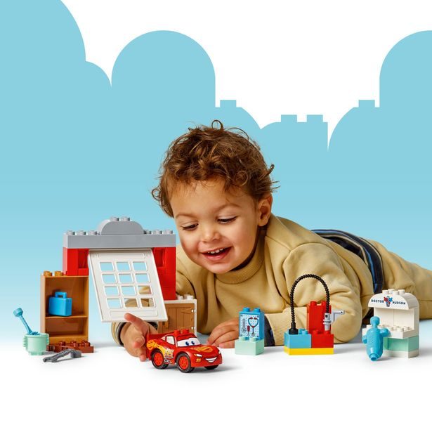 McQueen a návštěva v garáži doktora Hudsona