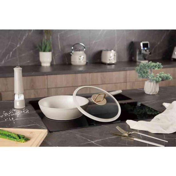 BERLINGERHAUS Pánev hluboká s titanovým povrchem a poklicí 24 cm Sahara Collection BH-8062