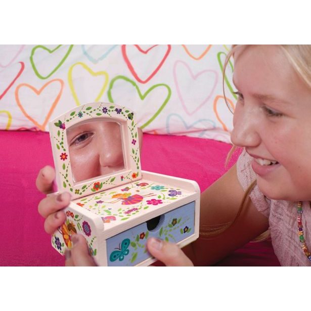 Výroba a malování - kosmetická truhlička