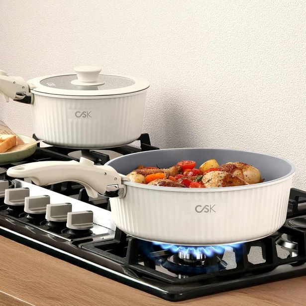 CS KOCHSYSTEME Sada nádobí CSK Vertical Grain 17 dílů matná krémová CS-100896