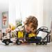 Nákladní auto Volvo FMX a elektrický bagr Volvo EC230