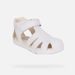 Bílé chlapecké barefoot sandály pro první kroky Geox Steppieup