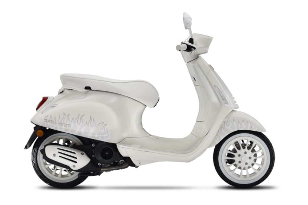  Vespa Sprint JUSTIN BIEBER X 150 ABS E5 - bílá 2024 - Vespa Sprint JUSTIN BIEBER X 150 ABS E5 - bílá 2024 - na objednání