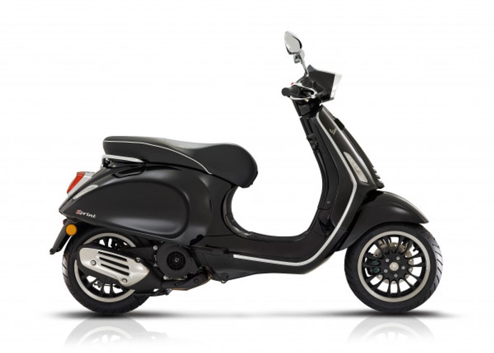  Vespa SPRINT 125 ABS E5 - černá 2024