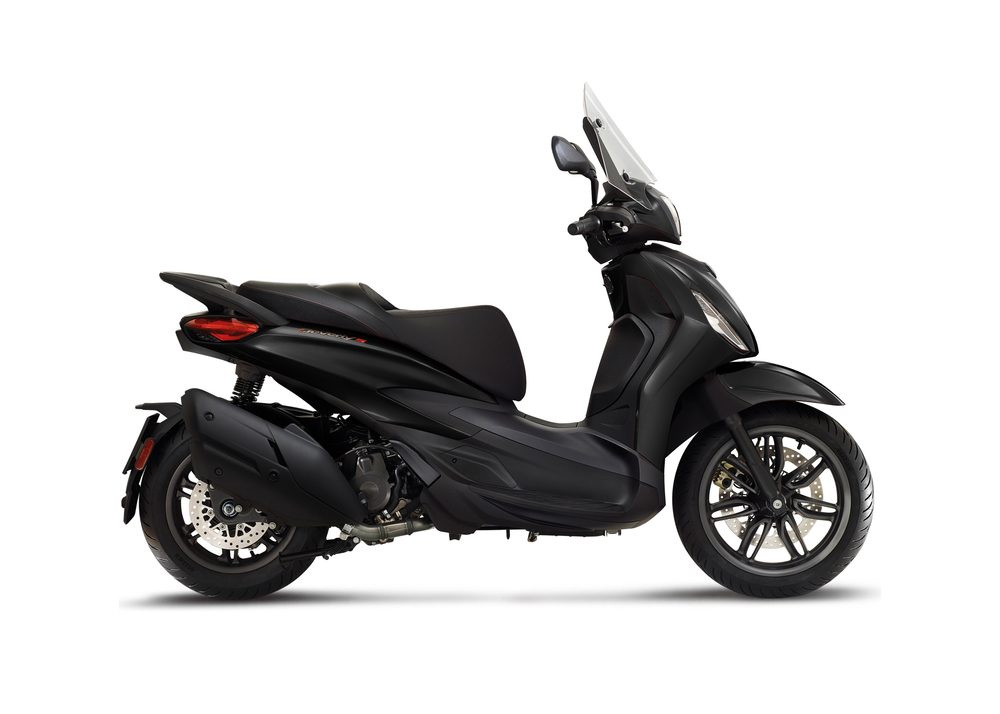 Piaggio Beverly 400 S nero tempesta - Piaggio Beverly 400 S nero tempesta - na objednání