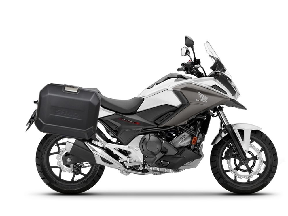 SHAD Kompletní sada bočních černých hliníkových kufrů SHAD TERRA BLACK 47L/47L, včetně montážní sady SHAD HONDA NC 750 X