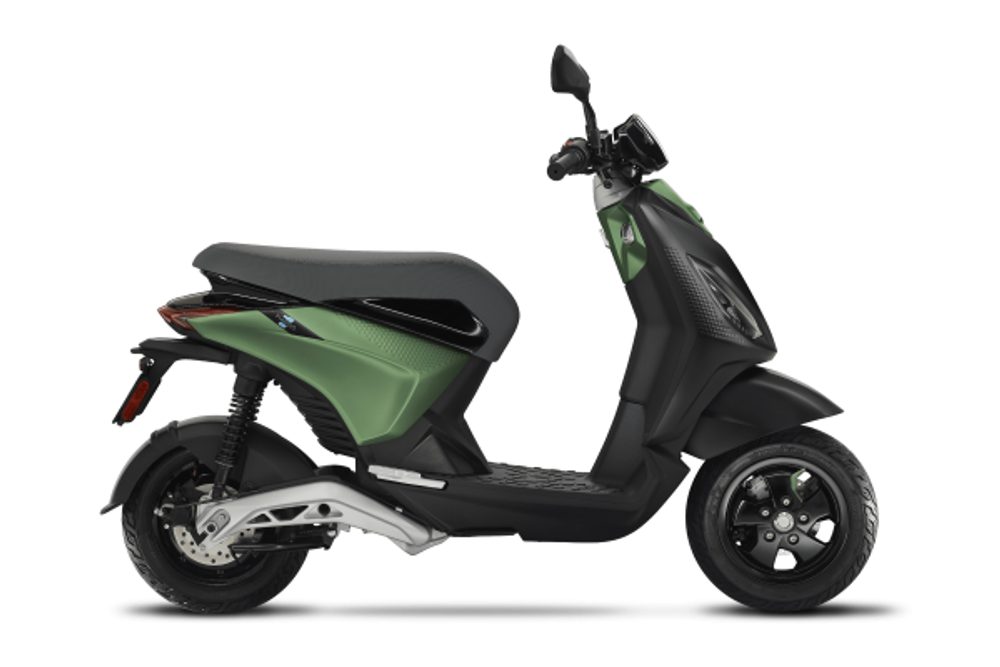 Vespa Piaggio 1+ L1 E5 - zelená/černá 2024