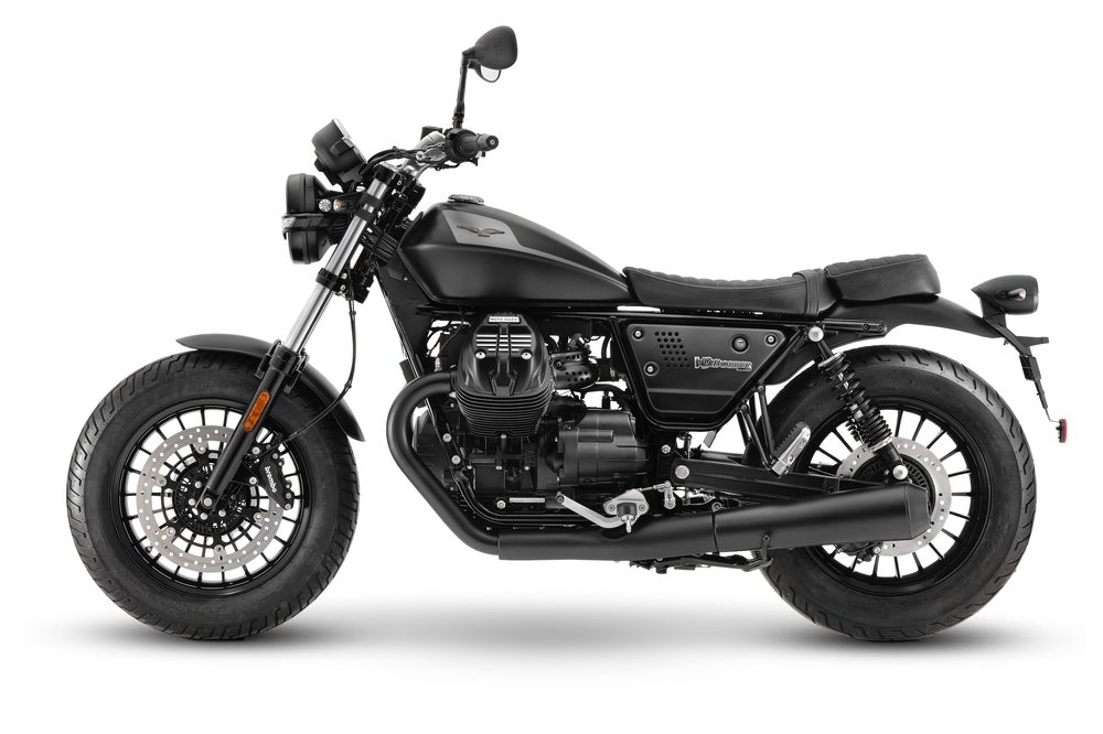 Moto Guzzi V9 Bobber nero essenziale 2024