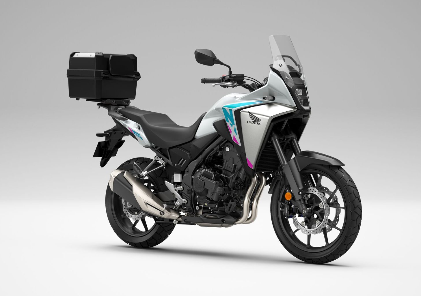 Honda NX500 2026 s horním kufrem