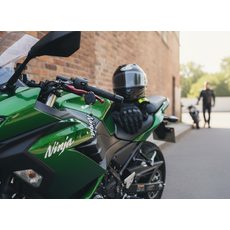 VÝROČNÍ DOBOVÁ KLÍČENKA Z 50 LET - KLÍČENKY - NA MOTORKÁŘE