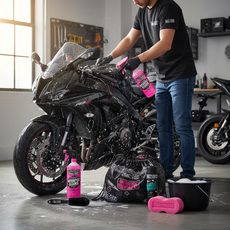 ZÁZRAČNÝ LESK MUC-OFF 947 500ML - NA MOTORKU - NA DOVOLENOU