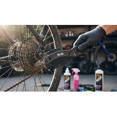 SADA "KDO MAŽE TEN JEDE" - NA MOTORKU