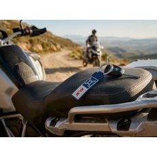 PŘÍVĚSEK NA KLÍČE S LOGEM GS - KLÍČENKY - NA MOTORKÁŘE