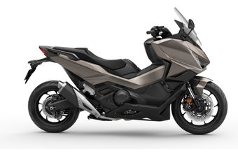 HONDA FORZA 750 - MATTE WARM ASH METALLIC 2027 - FORZA 750 - SKÚTRY