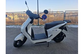 Honda EM1 e white - novinářský motocykl