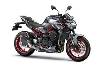 Kawasaki Z900 70/35kW stříbrná 2023