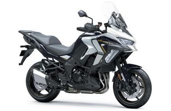 KAWASAKI VERSYS 1100 S BÍLÁ 2025 - ADVENTURE TOURER - MOTORKY