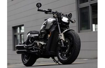 QJMOTOR SRV 600V Stříbrná