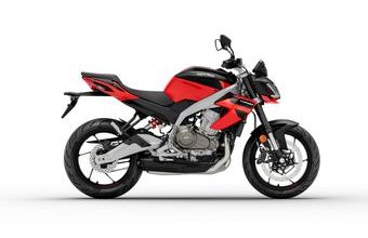 APRILIA TUONO 457 PIRANHA RED 2025 - SPORTNAKED - MOTORKY