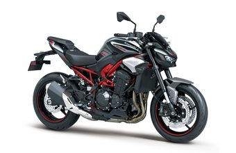 Kawasaki Z900 červená 70/35kW 2025