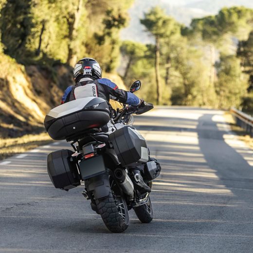 BOČNÍ KUFRY NA MOTORKU SHAD SH38X D0B38106 (ROZŠIŘITELNÝ KONCEPT) KARBONOVÝ - BOČNÍ KUFRY - NA MOTORKU