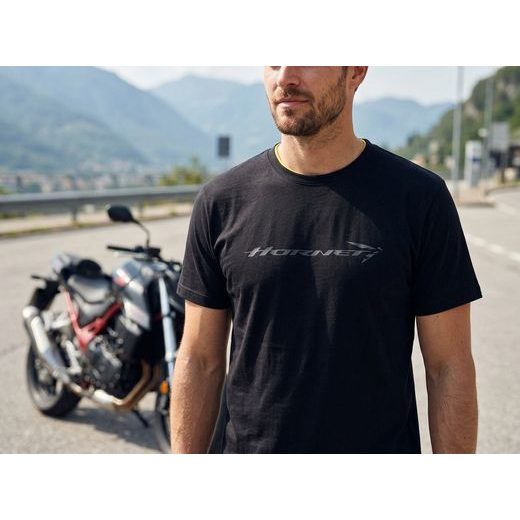 HONDA TRIČKO HORNET TRIBUTE - ČERNÁ 2026 - DÁRKY PRO FANOUŠKY HONDA - NA MOTORKÁŘE