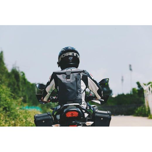 NEPROMOKAVÝ BATOH OSAH DRYPAK URBAN 20L - ČERNÝ - DÁRKY PRO CESTOVATELE - NA MOTORKÁŘE
