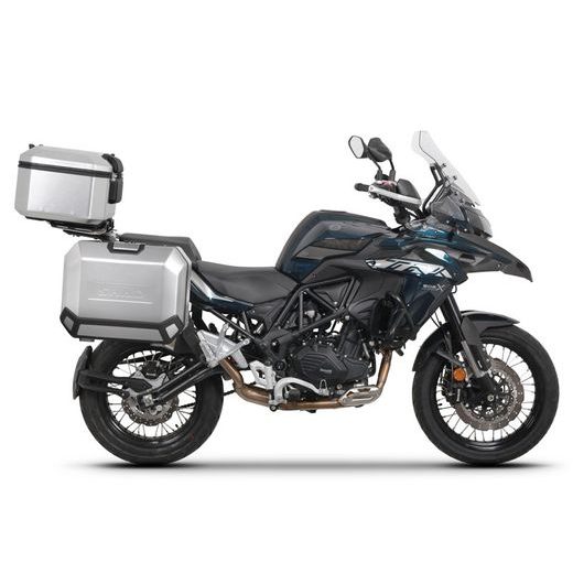 KOMPLETNÍ SADA HLINÍKOVÝCH KUFRŮ SHAD TERRA, 48L TOPCASE 47L/47L BOČNÍ KUFRY, VČETNĚ MONTÁŽNÍ SADY A PLOTNY SHAD BENELLI TRK 502 X 2022 -