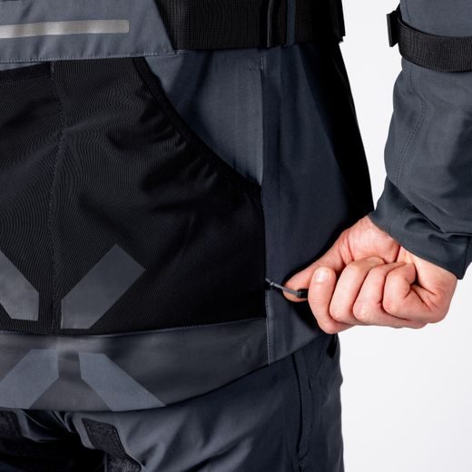 BUNDA IXS TOURSTER-GTX 1.0 – TMAVĚ ŠEDÁ (ZKRÁCENÁ): 3-VRSTVÝ GORE-TEX® LAMINÁT, CERTIFIKACE AAA A SUPERFABRIC® - TEXTILNÍ BUNDY - NA MOTORKÁŘE