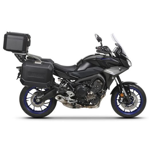 KOMPLETNÍ SADA ČERNÝCH HLINÍKOVÝCH KUFRŮ SHAD TERRA BLACK, 37L TOPCASE 47L/47L BOČNÍ KUFRY, VČETNĚ MONTÁŽNÍ SADY A PLOTNY SHAD YAMAHA MT-09 TRACER / TRACER 900