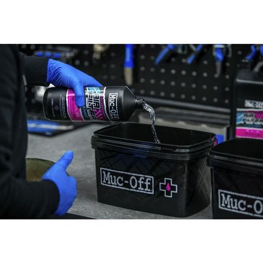 MUC-OFF ČISTIČ VZDUCHOVÉHO FILTRU 1 L - ČIŠTĚNÍ - NA MOTORKU