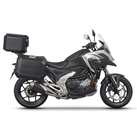 KOMPLETNÍ SADA ČERNÝCH HLINÍKOVÝCH KUFRŮ SHAD TERRA BLACK, 48L TOPCASE 47L/47L BOČNÍ KUFRY, VČETNĚ MONTÁŽNÍ SADY A PLOTNY SHAD HONDA NC 750 X 2021-