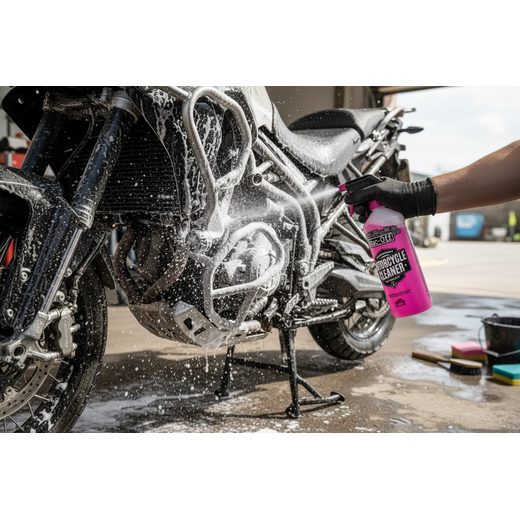NANO-TECH ČISTIČ MOTOCYKLŮ MUC-OFF 664-CTJ 1 LITR S ROZPRAŠOVAČEM - ČIŠTĚNÍ - NA MOTORKU