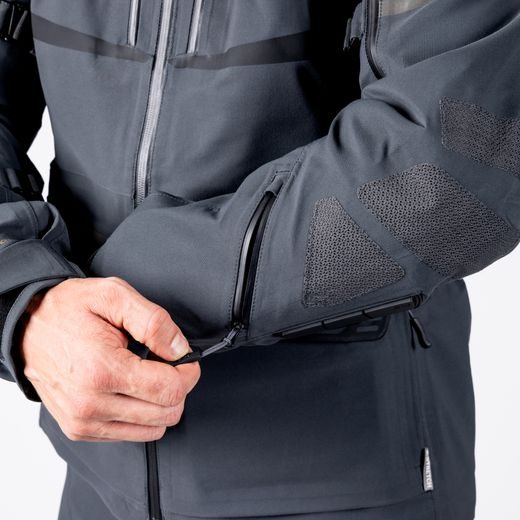 BUNDA IXS TOURSTER-GTX 1.0 – TMAVĚ ŠEDÁ (ZKRÁCENÁ): 3-VRSTVÝ GORE-TEX® LAMINÁT, CERTIFIKACE AAA A SUPERFABRIC® - TEXTILNÍ BUNDY - NA MOTORKÁŘE