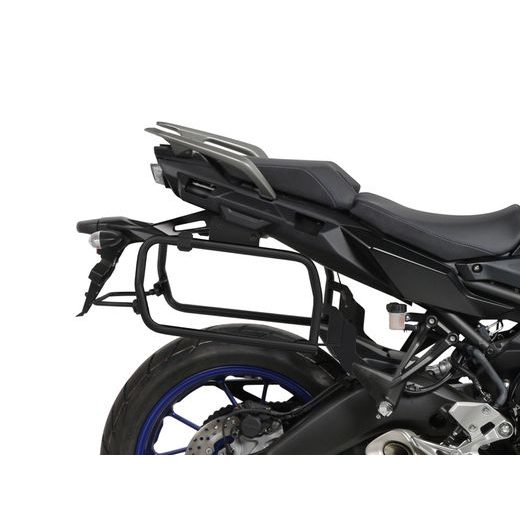 KOMPLETNÍ SADA BOČNÍCH ČERNÝCH HLINÍKOVÝCH KUFRŮ SHAD TERRA BLACK 36L/36L, VČETNĚ MONTÁŽNÍ SADY SHAD YAMAHA MT-09 TRACER / TRACER 900 - SADY - NA MOTORKU