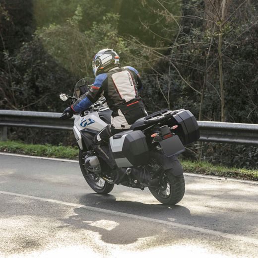 BOČNÍ KUFRY NA MOTORKU SHAD SH38X D0B38106 (ROZŠIŘITELNÝ KONCEPT) KARBONOVÝ - BOČNÍ KUFRY - NA MOTORKU