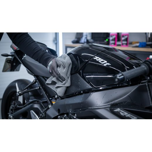 LUXUSNÍ HADŘÍK Z MIKROVLÁKEN MUC-OFF 272 - ČIŠTĚNÍ - NA MOTORKU